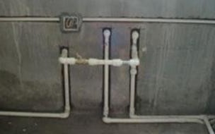 家里卫生间顶上漏水怎么办 卫生间漏水咨询电话